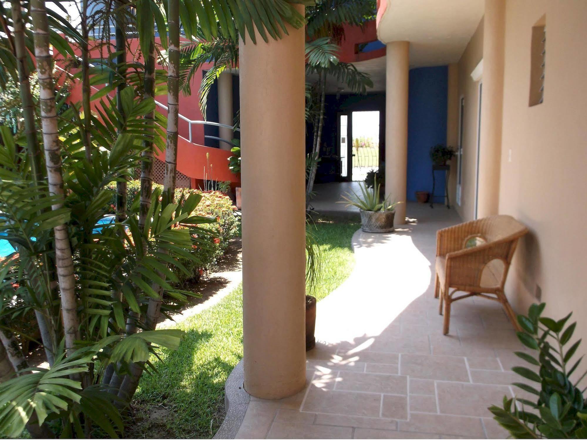 Casa Misifus Hotel Barra de Navidad Exterior photo